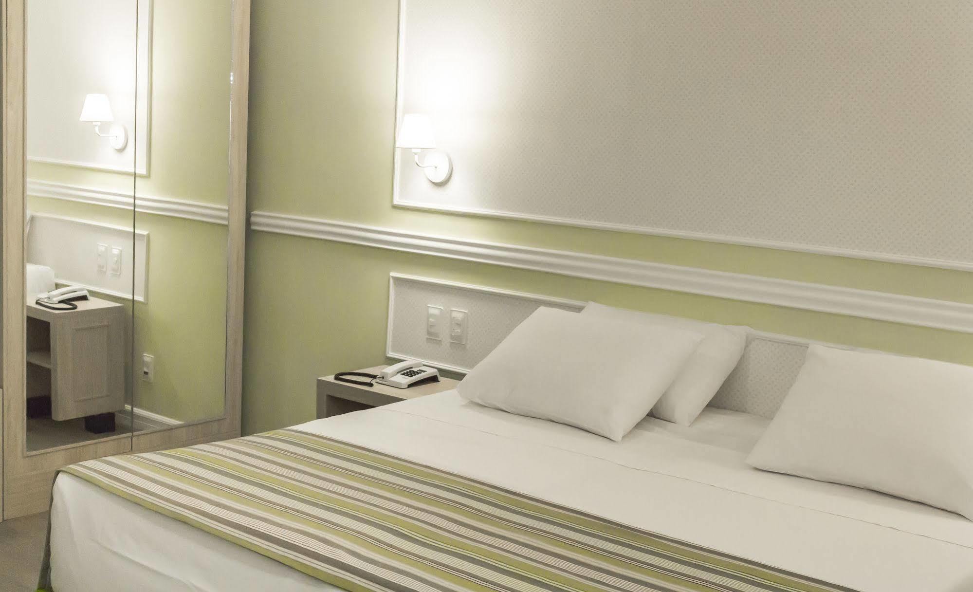 Hotel Saint Louis Pampulha เบโลโอรีซอนชี ภายนอก รูปภาพ