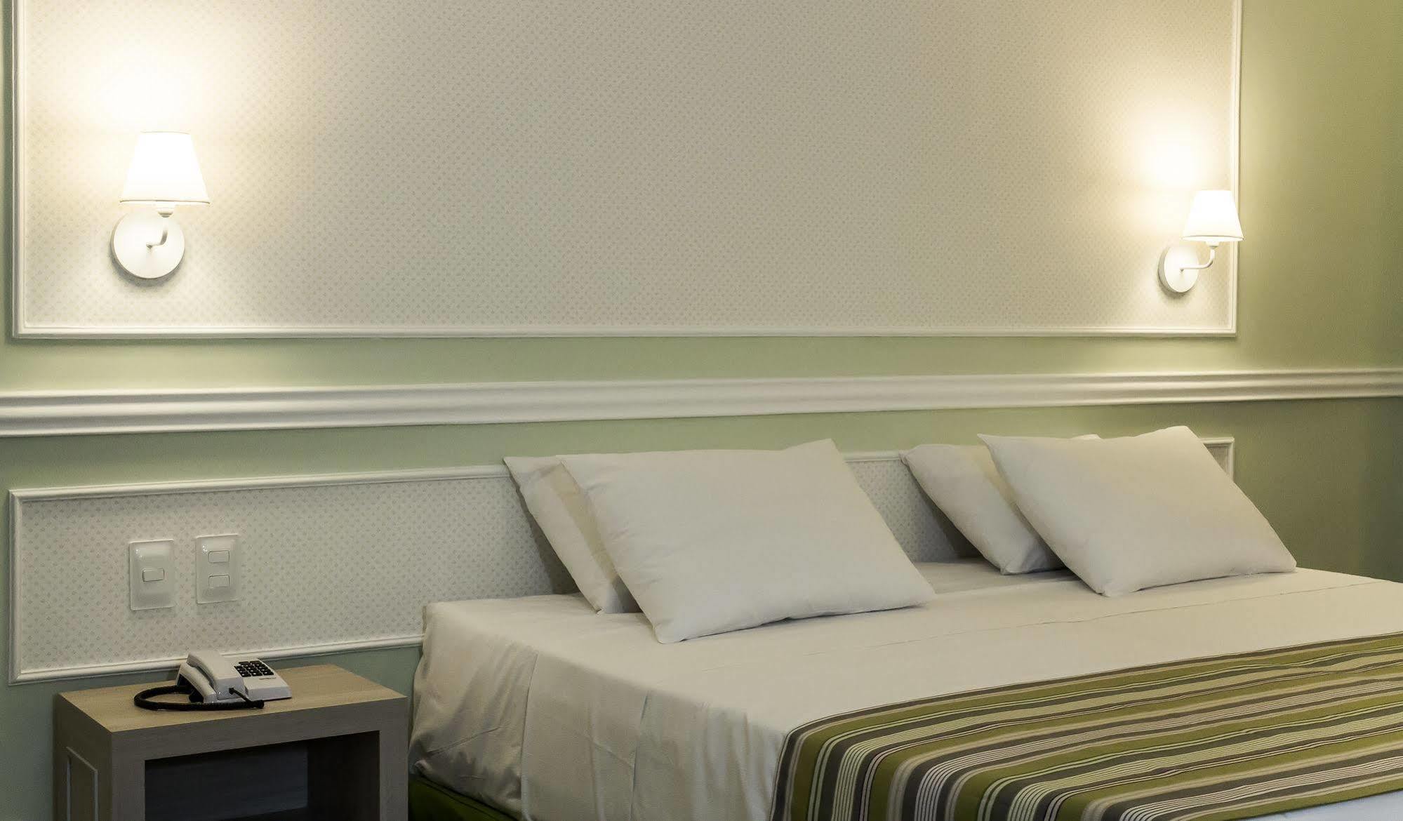 Hotel Saint Louis Pampulha เบโลโอรีซอนชี ภายนอก รูปภาพ